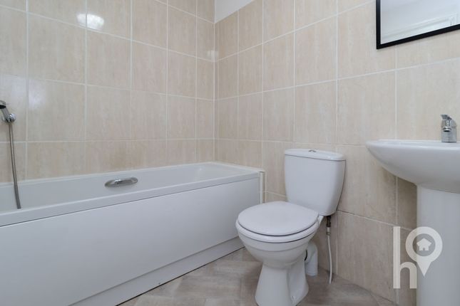 22, Brambles Close, Sheerness photo 4