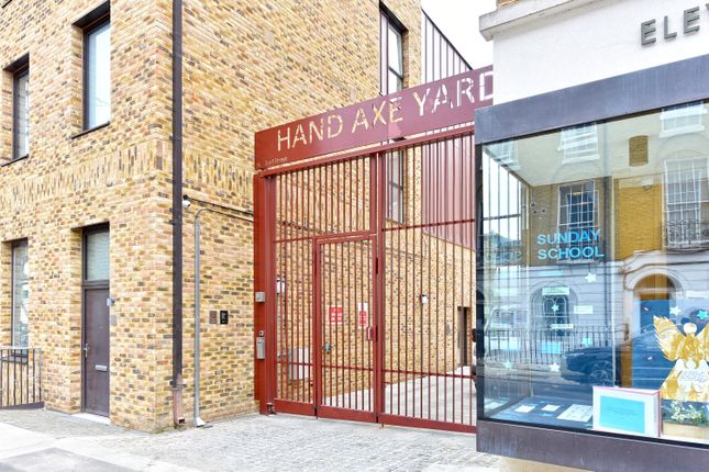 Flat to rent in Hand Axe Yard, London