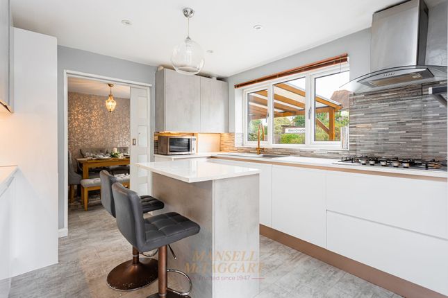 30 The Ridgeway, Horley photo 4