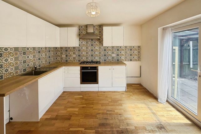 26, Tregarne Close, Swansea photo 3