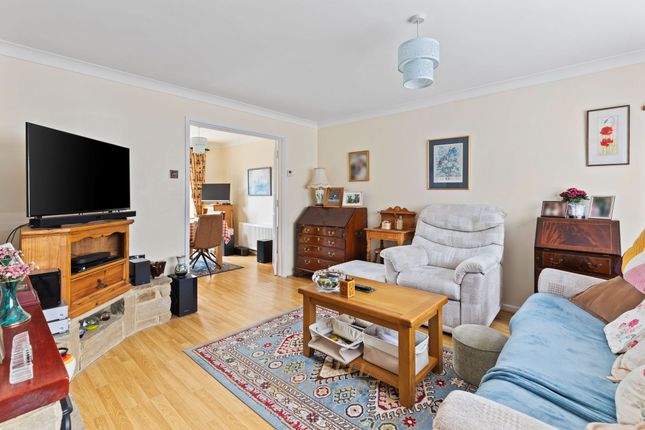 24 Fulmar Drive, East Grinstead photo 3
