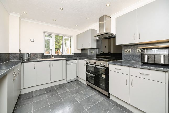 15, Woodman Close, Wednesbury photo 3