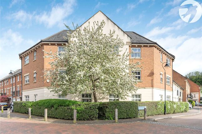 Flat for sale in Empire Walk, Greenhithe, Kent