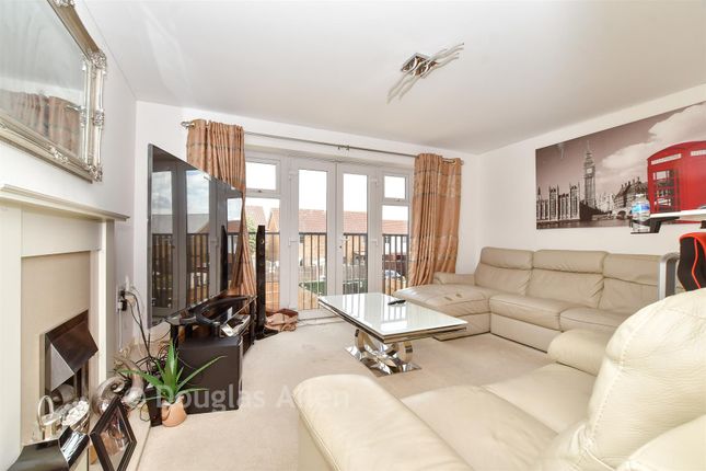 20, Markhams Close, Basildon photo 3