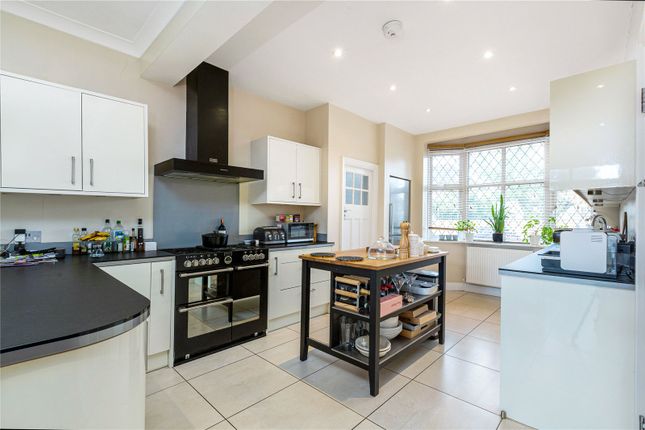 15, Burdett Avenue, London photo 3