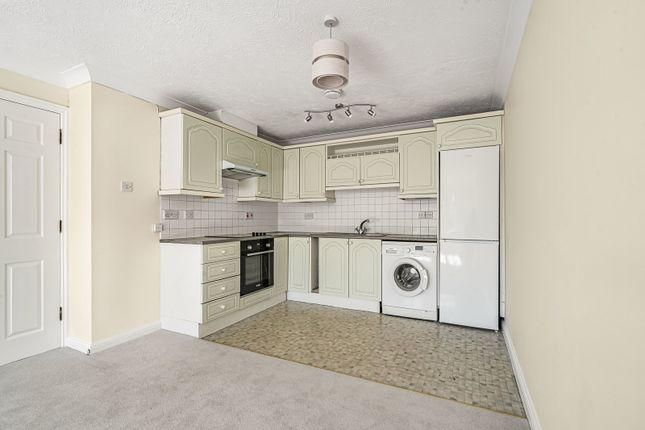 Flat 9, Cobham Gate,, Freelands Road, Cobham photo 4
