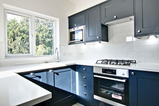 Thumbnail Flat to rent in Old Farm Avenue, Sidcup