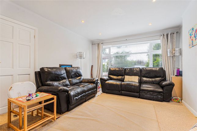 14, Oak Grove, Surrey photo 2