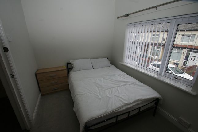 Room 1, 25 Enfield Road, Ellesmere Port photo 4