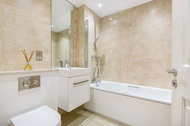 Apt 8, Baroc House, London photo 5