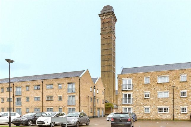2-bed flat on Esparto Way, Dartford, £220,000