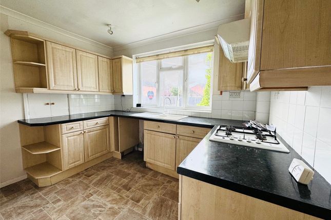 3,, Almond Court, Church Crookham,Fleet, photo 3