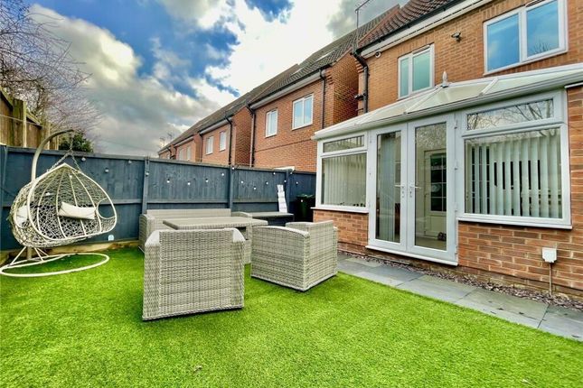 4, Kingfisher Mews, Wombwell photo 2
