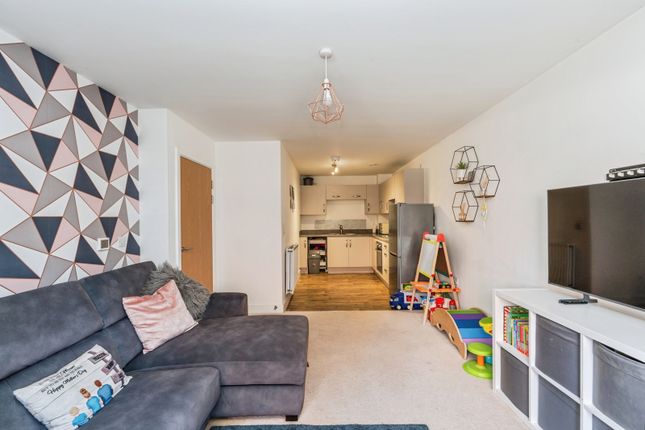 4 Arcadia,, John Thornycroft Road, Hampshire photo 3