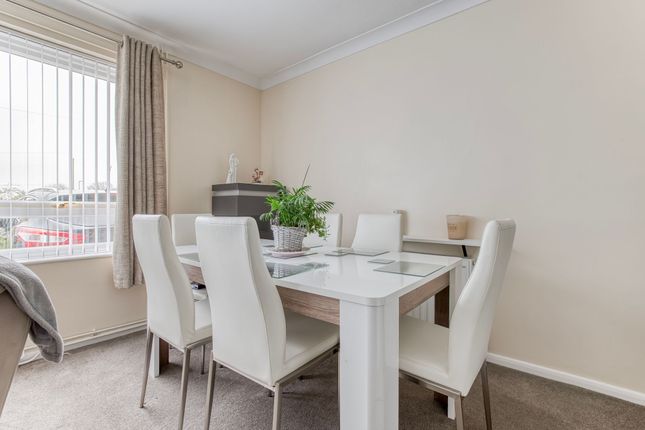 53 Yew Tree Close, Great Yarmouth photo 3