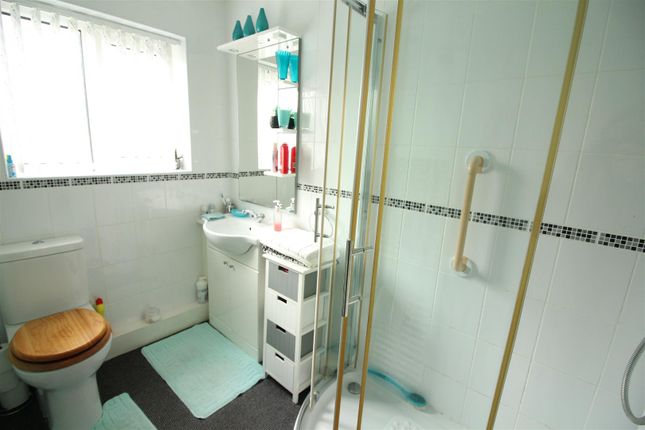 75, Manston Gardens, Leeds photo 4