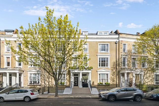 Thumbnail Flat to rent in Eardley Crescent, London