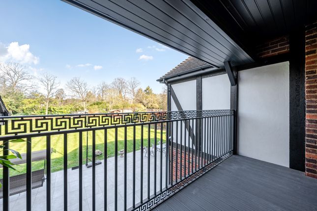 7, Dukes Wood Drive, Gerrards Cross photo 2