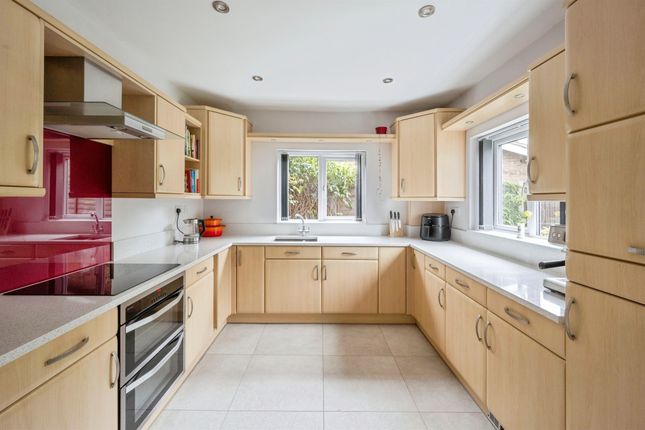 35, Brumby Wood Lane, Scunthorpe photo 3