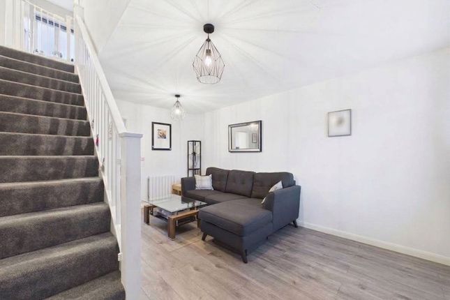 47 Vickery Close, Aylesbury photo 3
