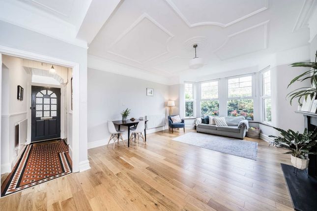 Thumbnail Flat for sale in Queens Avenue, London