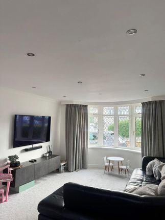 3 Hollin Hill Avenue, LEEDS photo 2
