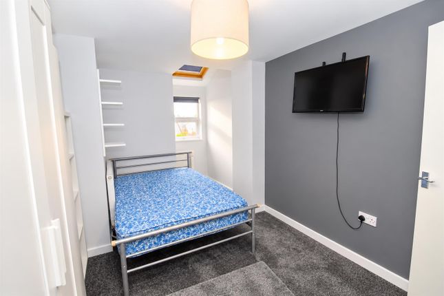 68, Cosmeston Street, Cardiff photo 4