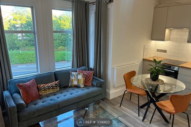 Flat, Basingstoke Road, Reading photo 4