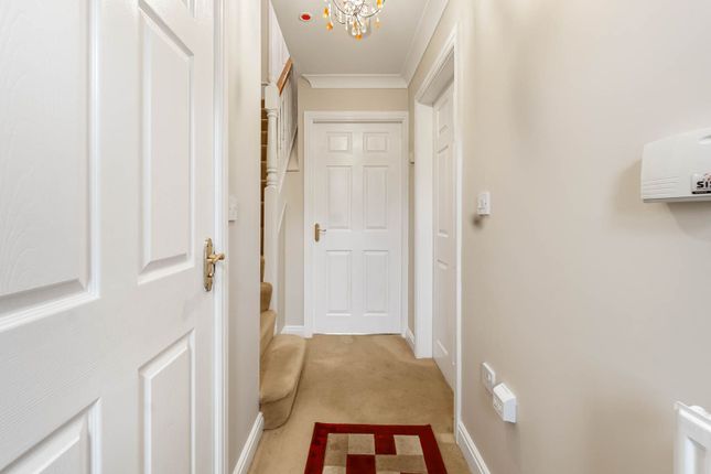 3, Bobbin Close, Huddersfield photo 4