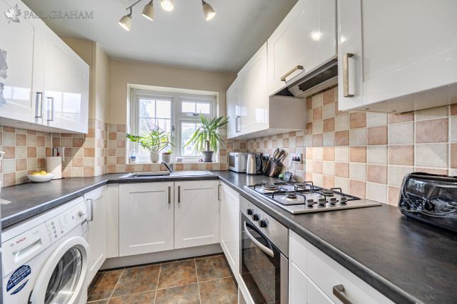 33, Sycamore Close, Carshalton photo 2