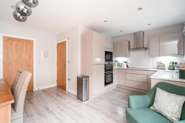 18, Settlement Drive, Chesterfield photo 3