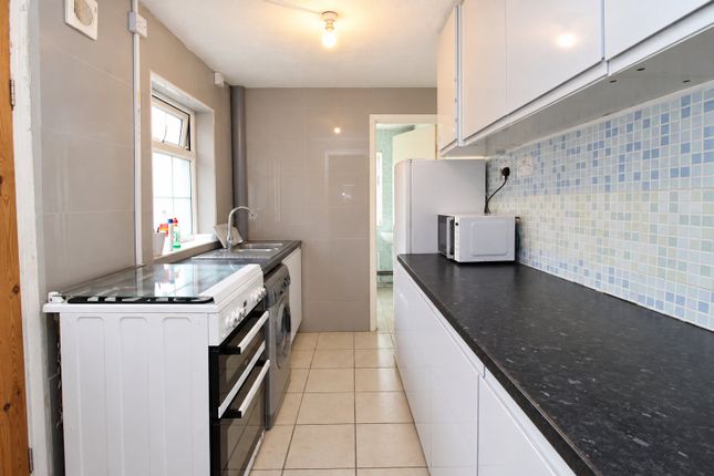 73, Ash Road, Luton photo 5