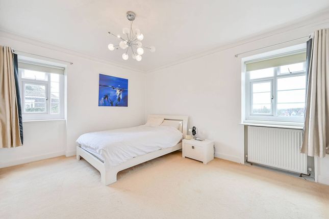 Flat for sale in Sutton Court Road, Chiswick, London