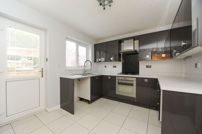 30 Meadowside Close, Chesterfield photo 3