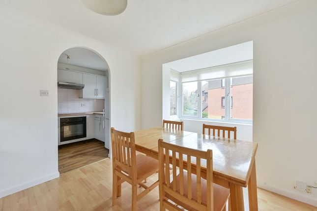 Kipling Drive, Colliers Wood photo 3