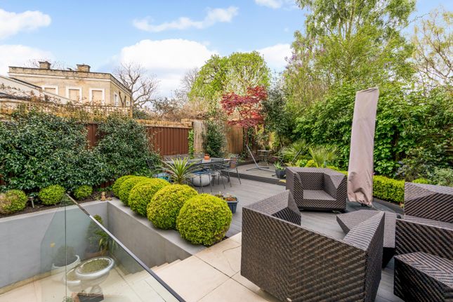 Terraced house for sale in Canonbury Place, London