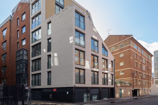 Flat to rent in 14 Great Peter St, London