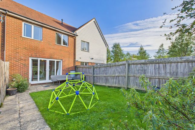 15, Hastings Crescent, Hailsham photo 2