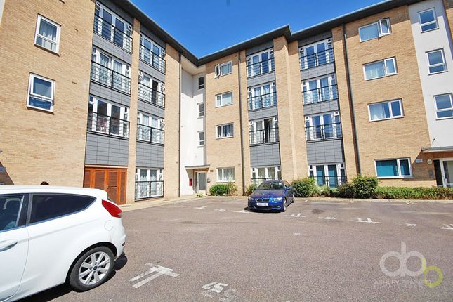 Flat to rent in Southernhay Close, Basildon