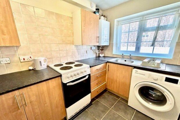 Thumbnail Property to rent in Clinton Court, Nottingham