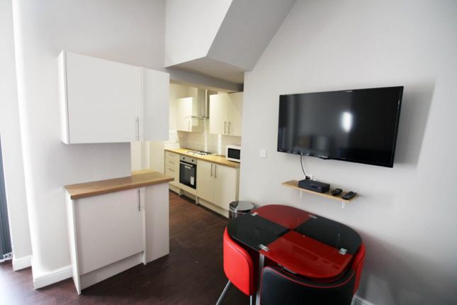 Thumbnail Shared accommodation to rent in Crescent Road, Middlesbrough
