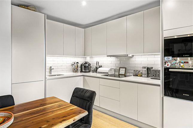 Flat to rent in Beatrice Place, London