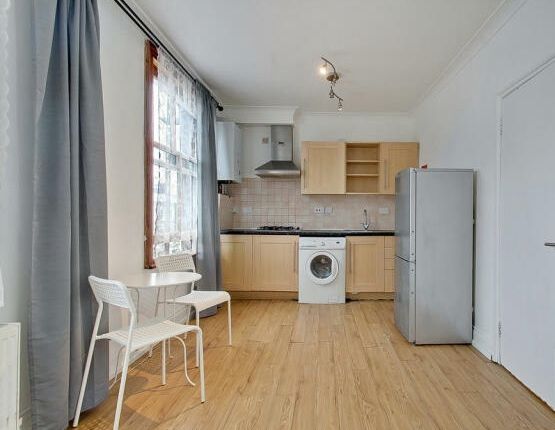 Thumbnail Flat to rent in Jackson Road, Holloway