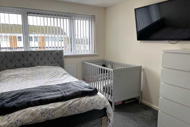 Town house for sale in Brammas Close, Slough