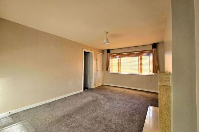6 Kingstone Avenue, Gloucester photo 4