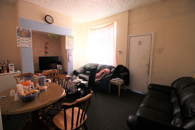 304, Abbey Hills Road, Oldham photo 4