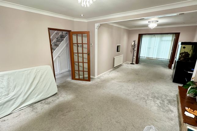 Blossom Way, West Drayton photo 3