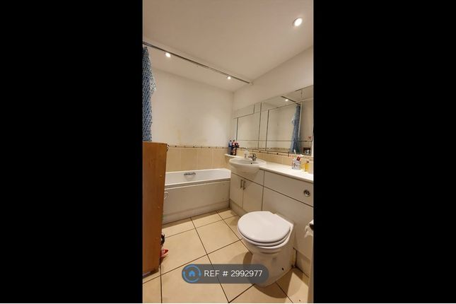 Flat  Berberis House, Berberis House Highfield Road, Feltham photo 3