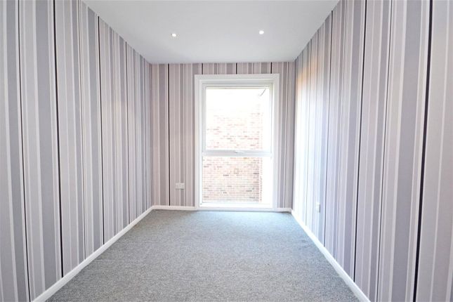 62, Oakley Close, Middlesex photo 5