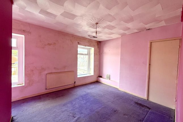 5, Cross Street, Resolven photo 4